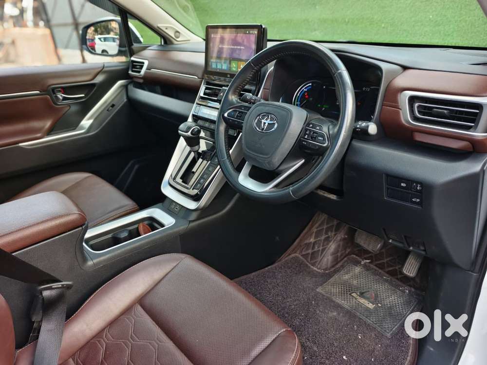 Toyota Innova Hycross, 2024, Petrol