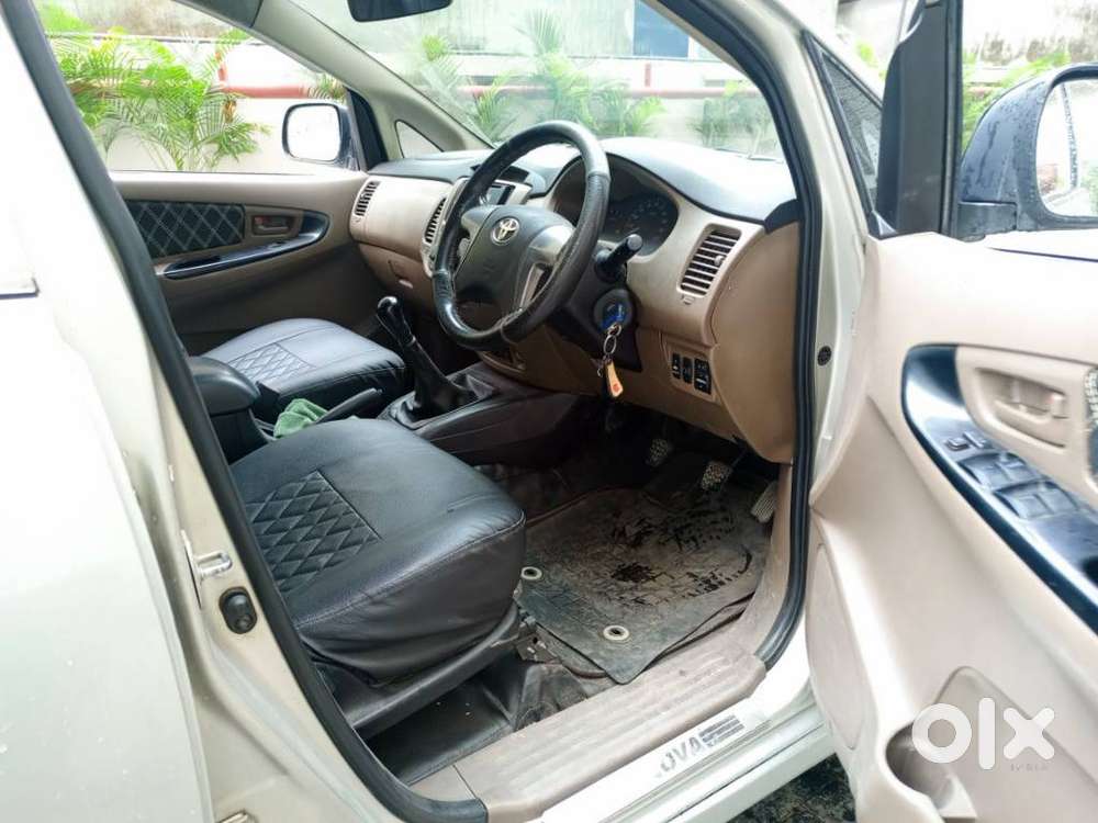 Toyota Innova 2.5 G (diesel) 8 Seater Bs Iv, 2015, Diesel