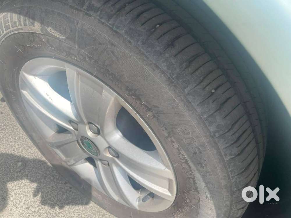 Luxury Sedan Skoda Laura 2.0 Tdi Diesel (2011)