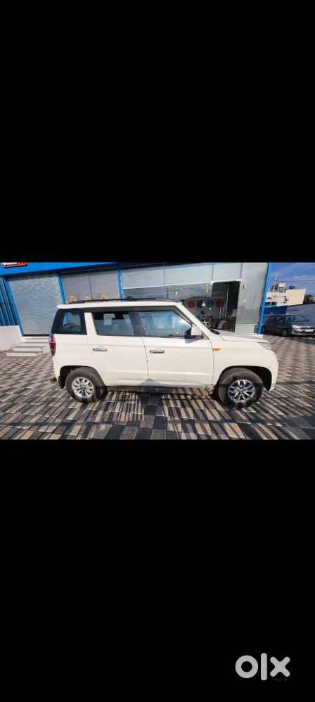 Mahindra Tuv 300 T10 Amt (automatic), 2016, Diesel
