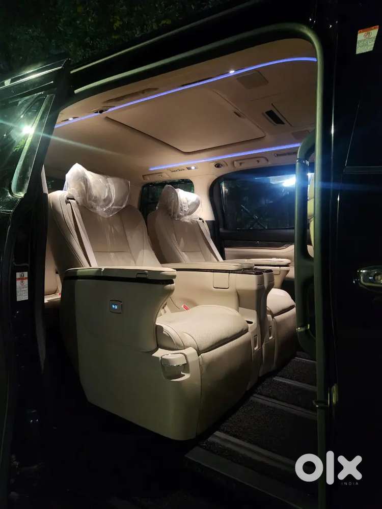 Toyota Vellfire 2.5 Executive Lounge, 2020, Petrol