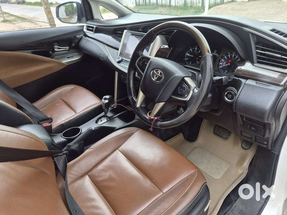 Toyota Innova Crysta 2.8z Automatic, 2016, Diesel