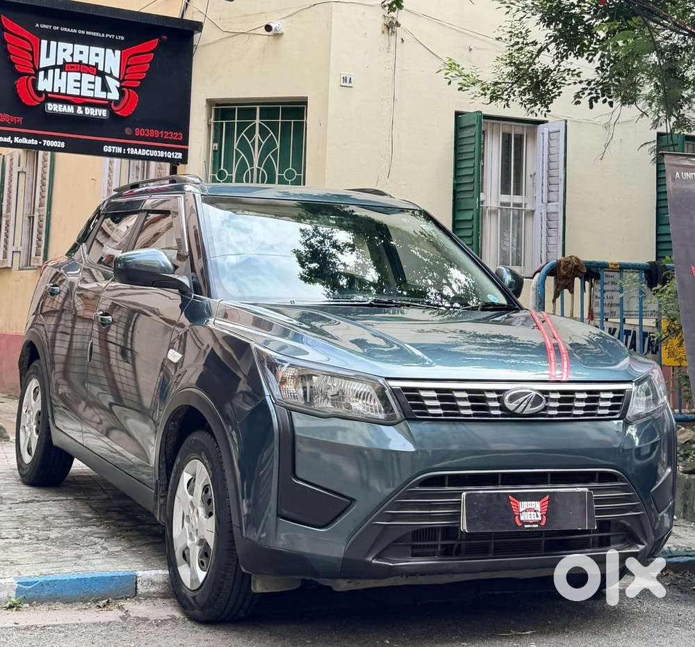 Mahindra Xuv300 1.2 W6 Amt Petrol, 2023, Petrol
