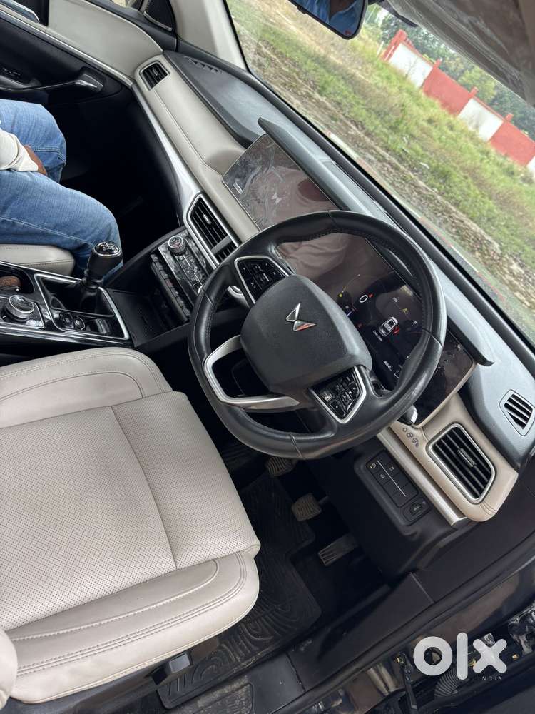 Mahindra Xuv700 2.2 Ax 7 Diesel Mt Luxury Pack Str, 2023, Diesel