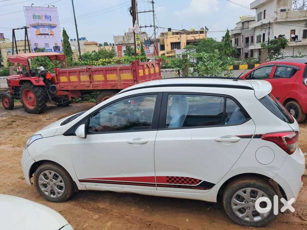 Hyundai Grand I10 Sportz, 2016, Petrol