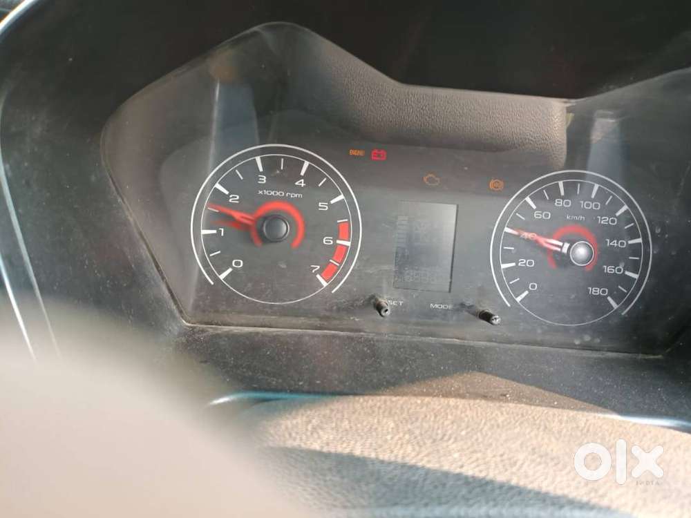 Mahindra Kuv 100
