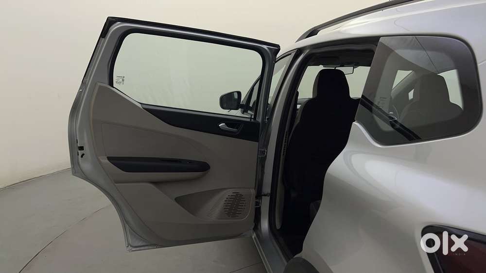 Renault Triber Rxz, 2023, Petrol