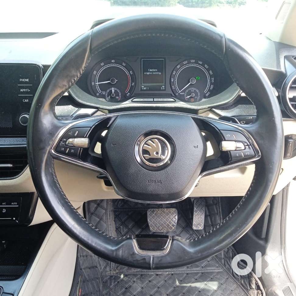 Skoda Slavia Ambition 1.0l Tsi At, 2022, Petrol