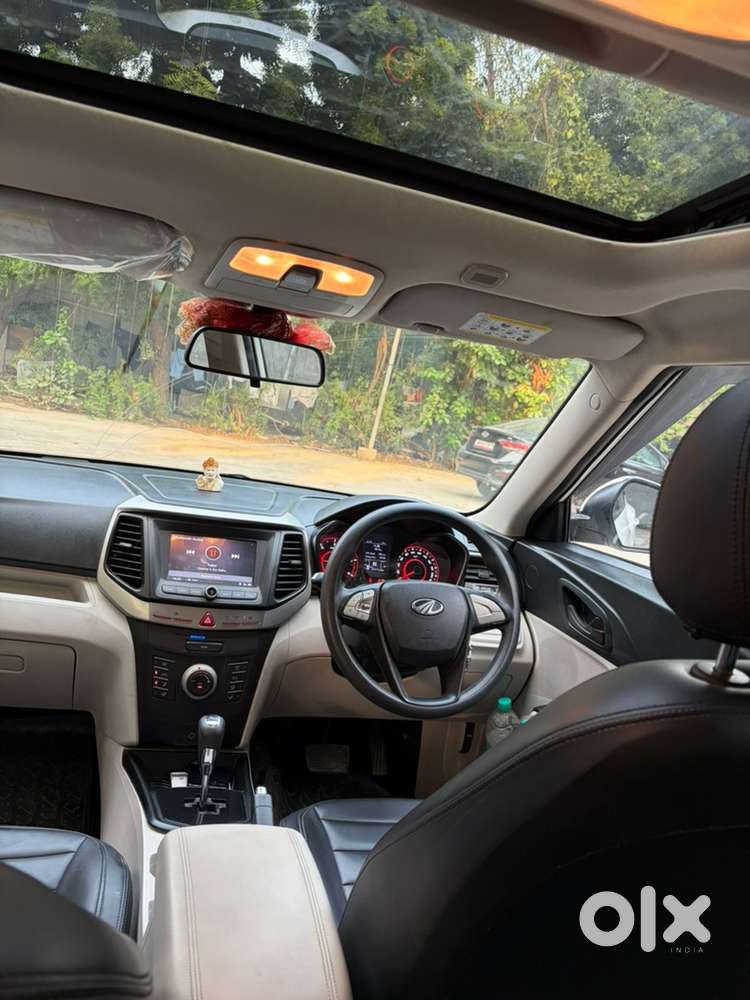 Mahindra Xuv300 Diesel 2021 W6 (o) Sunroof Automatic 24900 Km