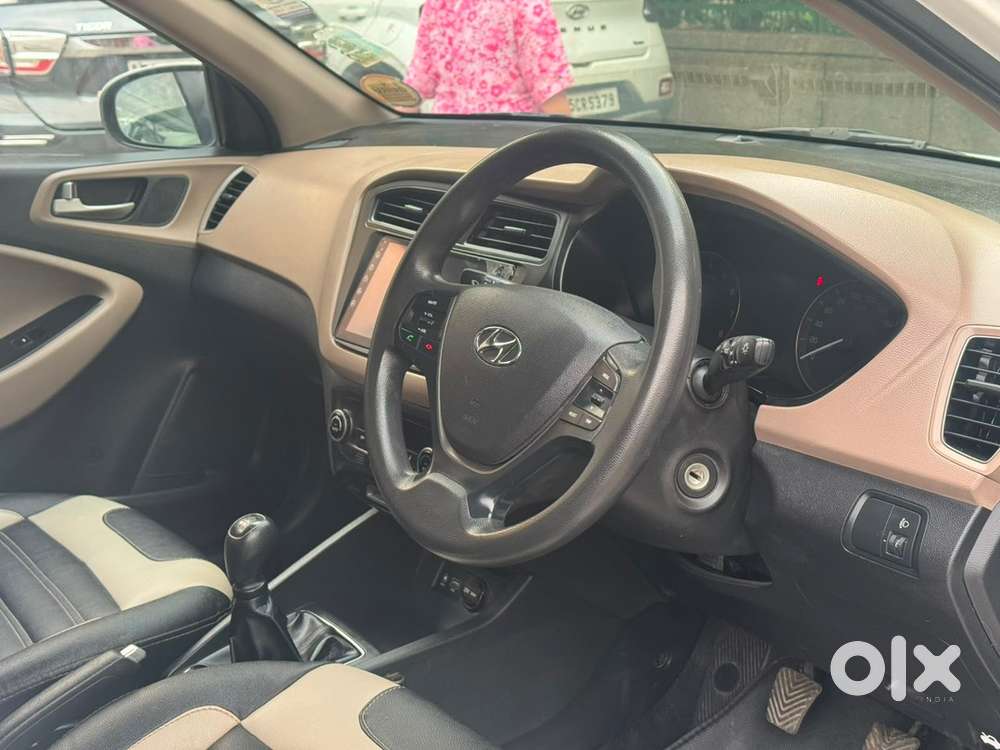 Hyundai I20 Sportz 2015 Petrol Well Maintained