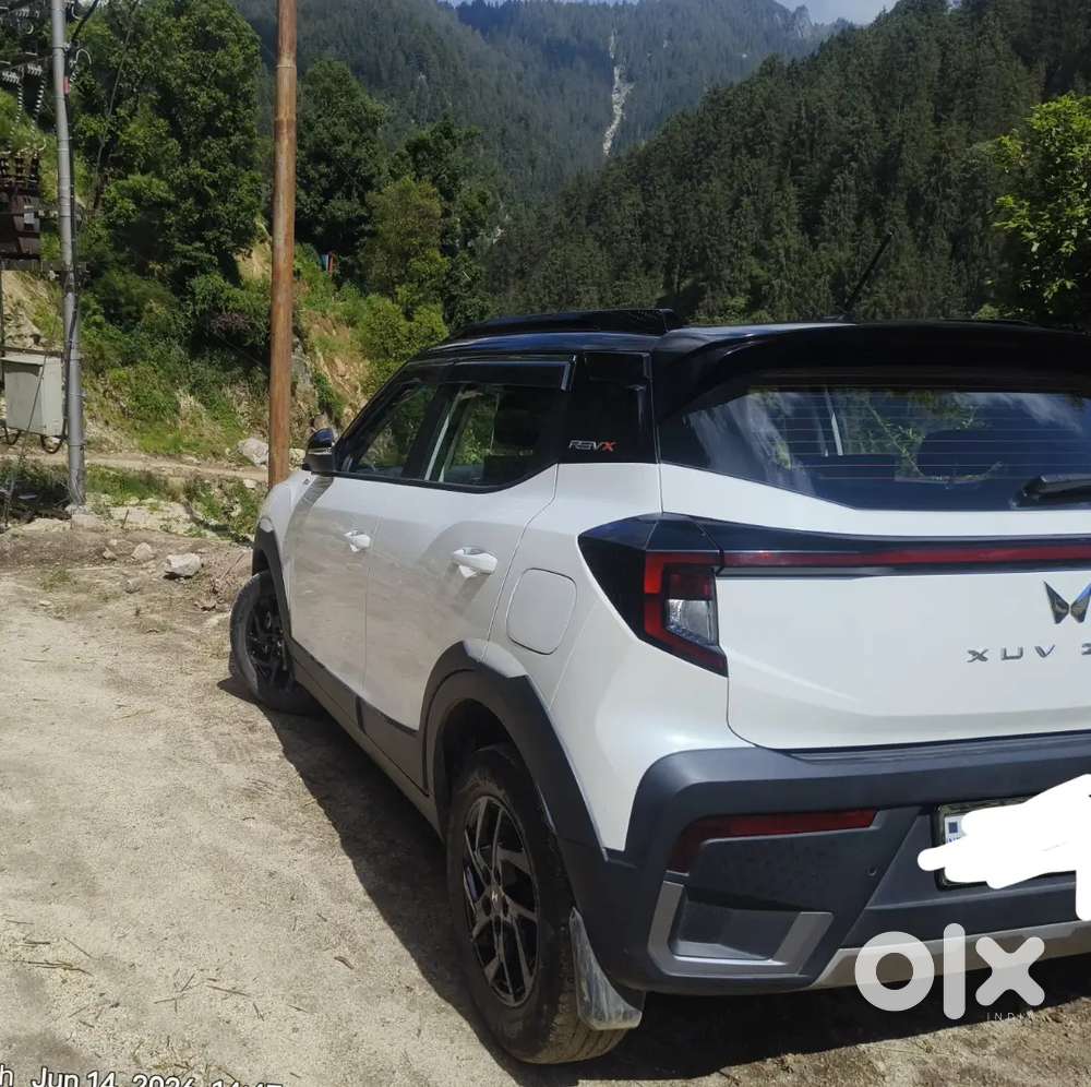 Mahindra Xuv 3xo 2025 Petrol 10000 Km Driven