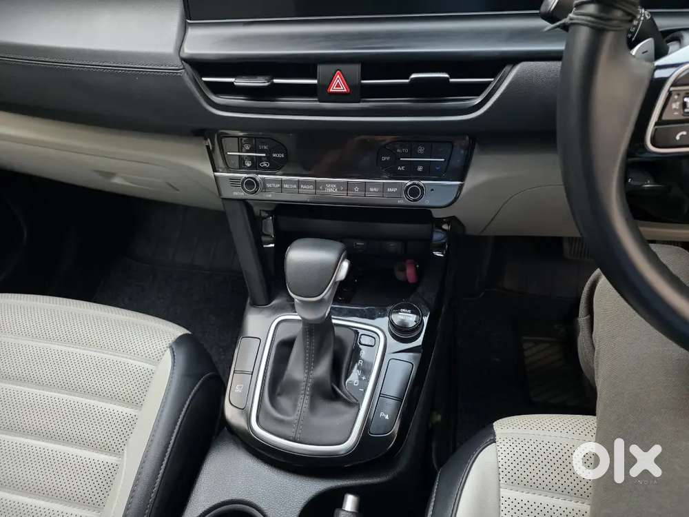 Scratchless Single Hand Driven Car