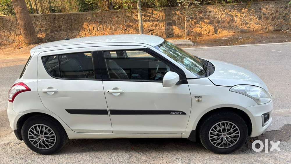 Maruti Suzuki Swift Lxi Optional-o, 2017, Cng & Hybrids