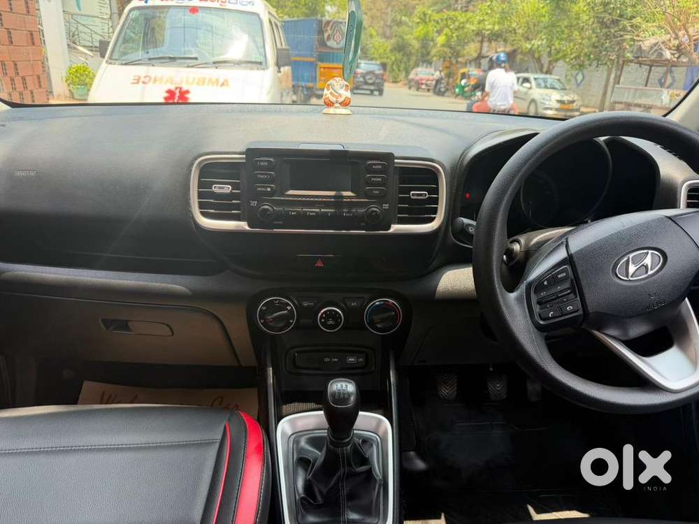 Hyundai Venue 2022 Petrol Well Maintained
