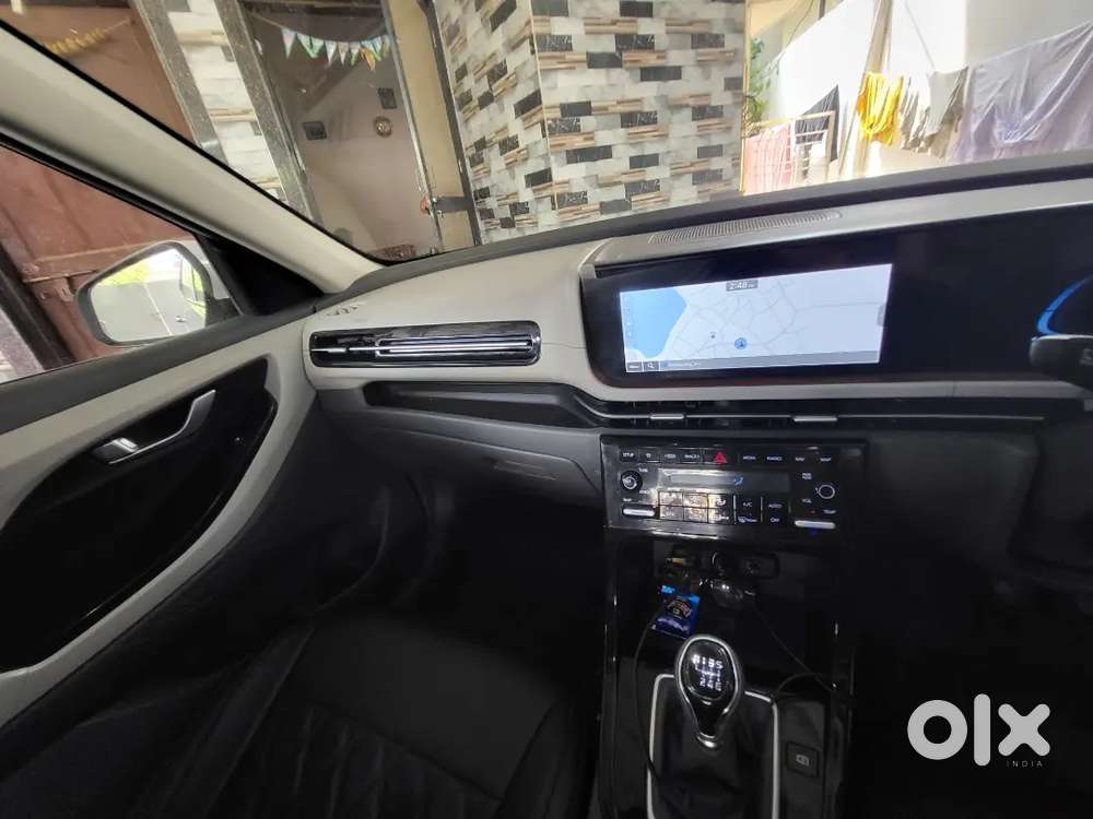 Sx Model With Panroamic Sunroof
