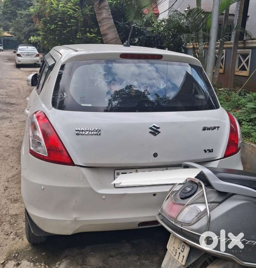 Maruti Suzuki Swift Vxi Optional, 2016, Petrol