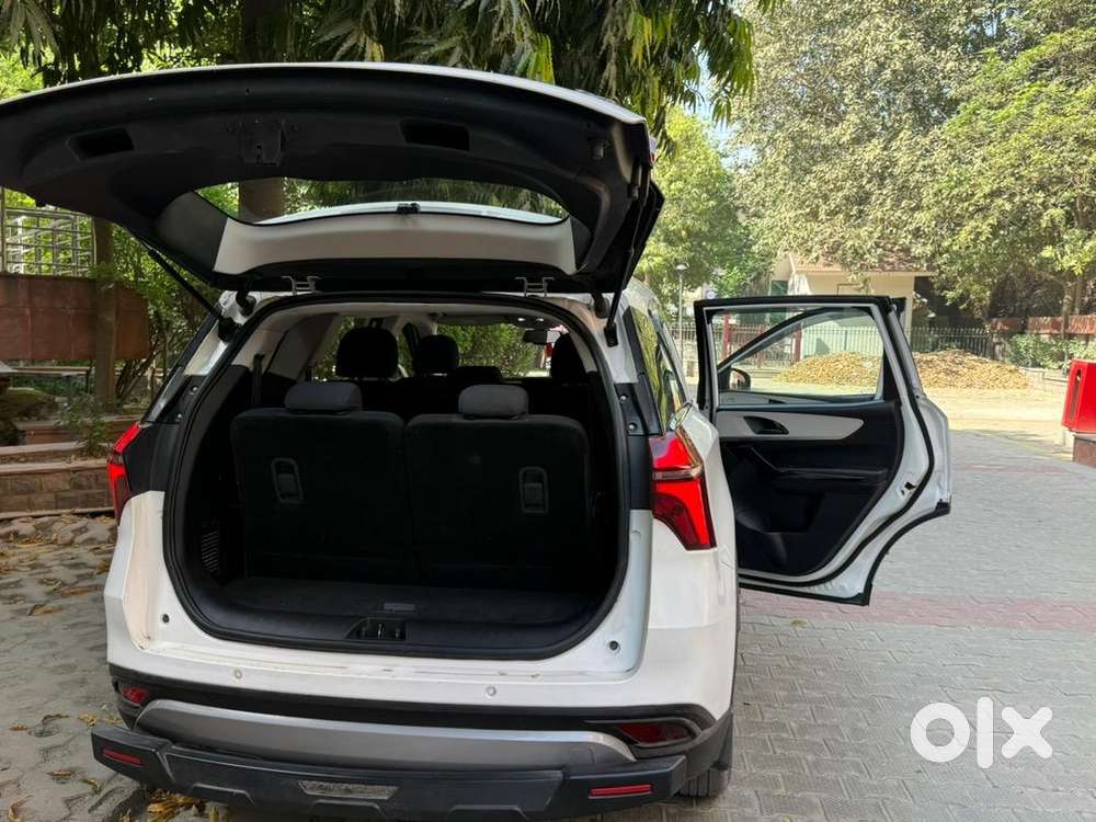 Mahindra Xuv700 Petrol Well Maintained