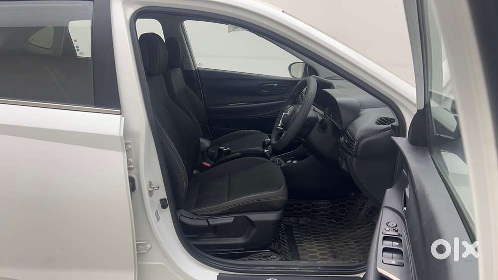Hyundai New I20 1.2 Asta (o) Mt, 2023, Petrol