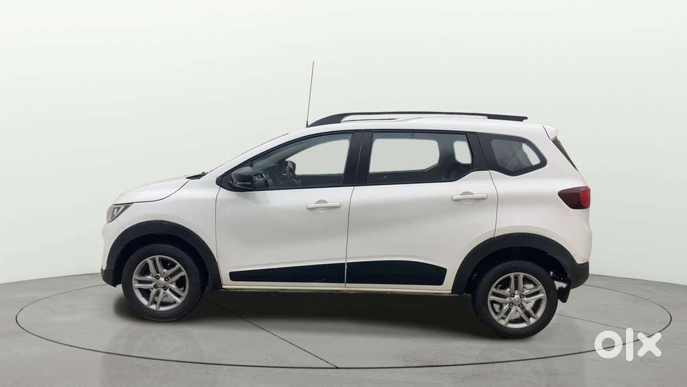 Renault Triber Rxz, 2022, Petrol