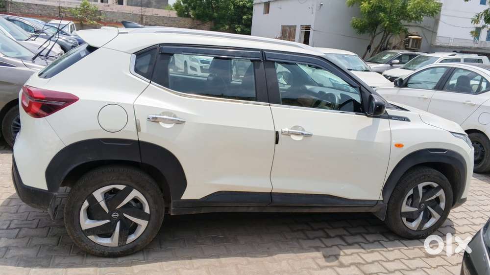 Nissan Magnite 1.0 Xv Premium, 2025, Petrol