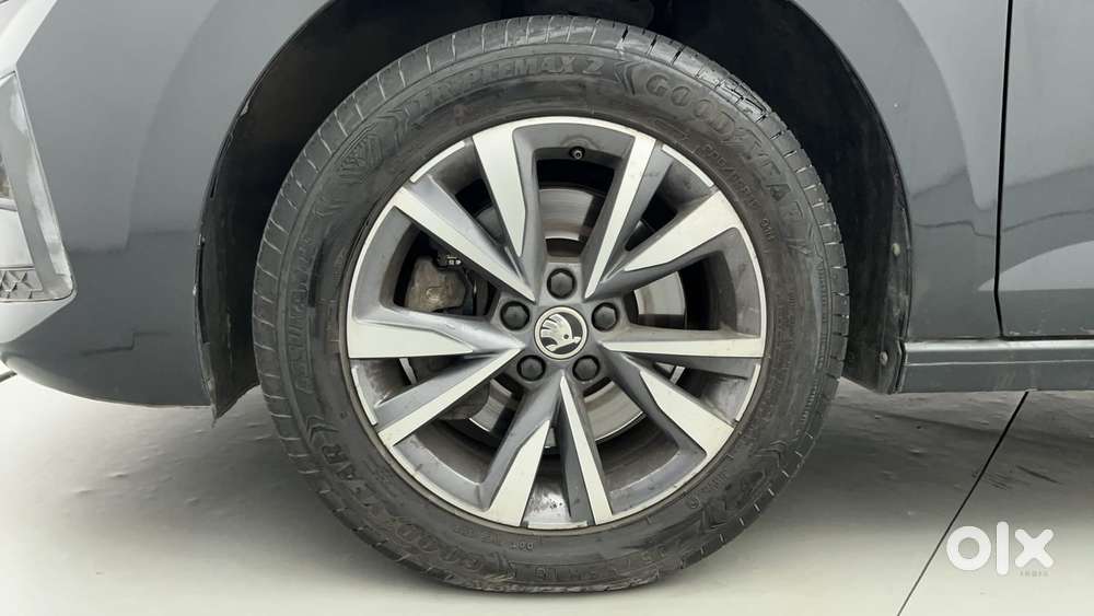 Skoda Slavia Style 1.0l Tsi Mt, 2022, Petrol