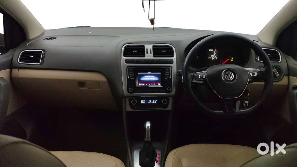 Volkswagen Vento 1.2 Highline Plus At 16 Alloy, 2017, Petrol