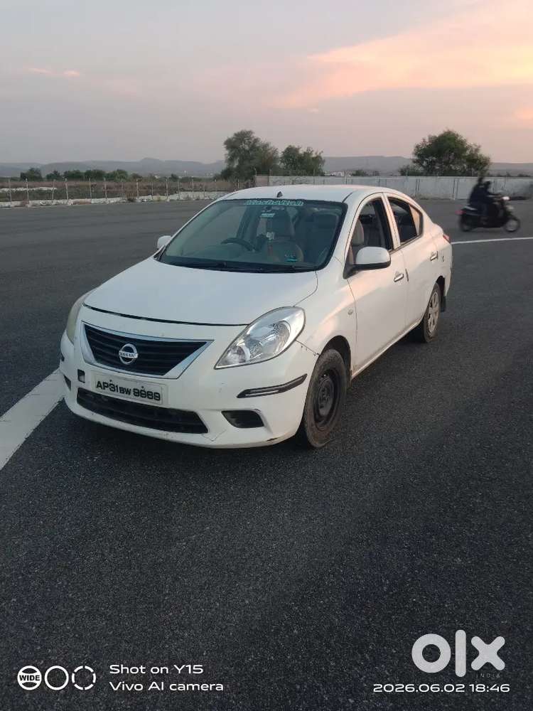 Nissan Sunny 2012