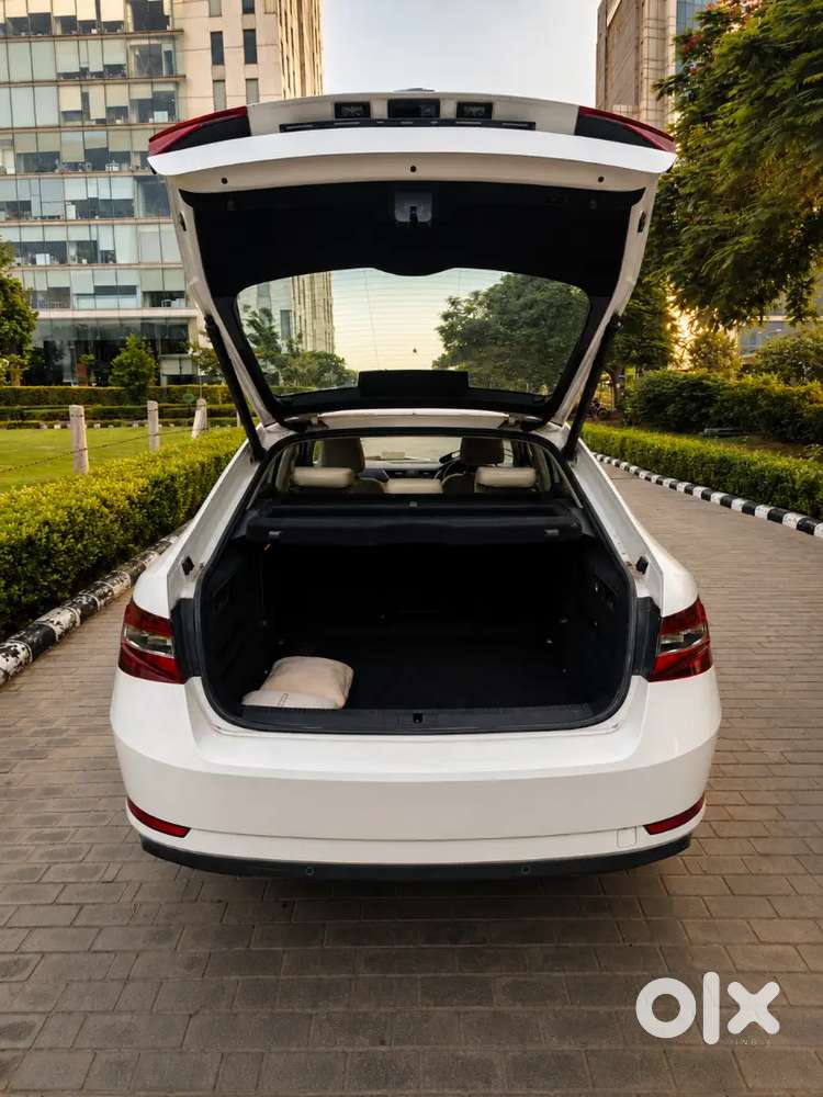 Skoda Superb (l&k) December 2017  1.8 Tsi Dsg Petrol Top-end Variant