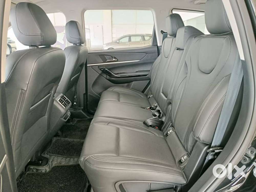 Mahindra Xuv700 2.2 Ax 7 Diesel At Luxury Pack Str, 2025, Diesel