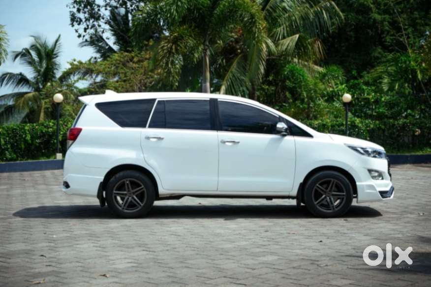 Toyota Innova Crysta 2.4 G Plus Mt 7 Str, 2019