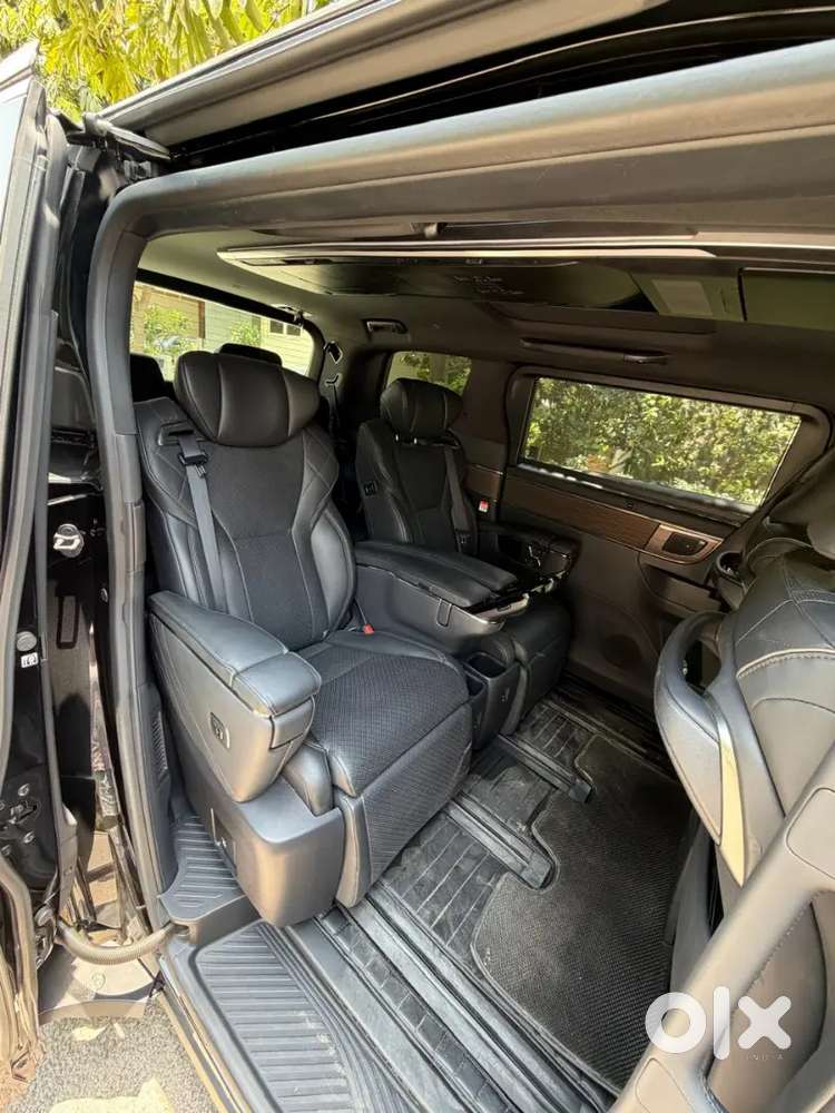 Toyota Vellfire 2024 Executive Lounge Hev Well Maintained