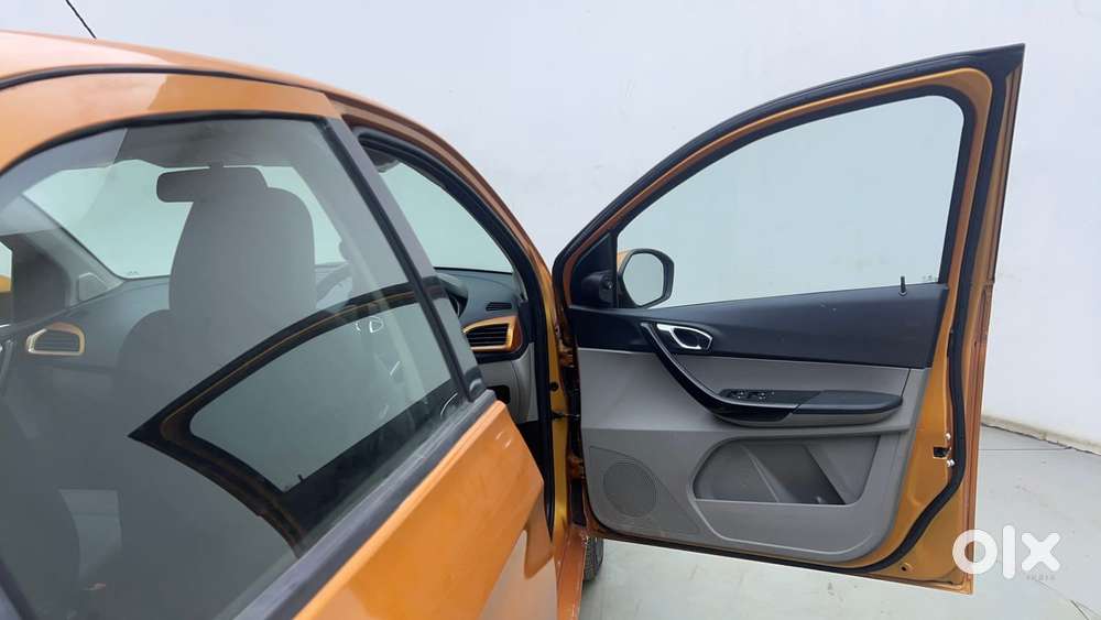 Tata Tiago Xza, 2017, Petrol
