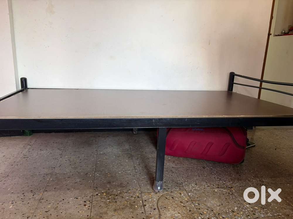 Bachelor iron bed