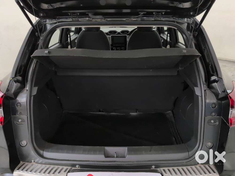 Nissan Magnite 1.0 Xv Premium, 2023, Petrol