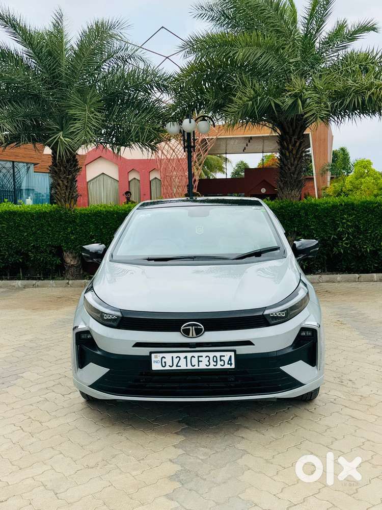 Tata Altroz Accomplished S Mt Diesel, 2025, Petrol