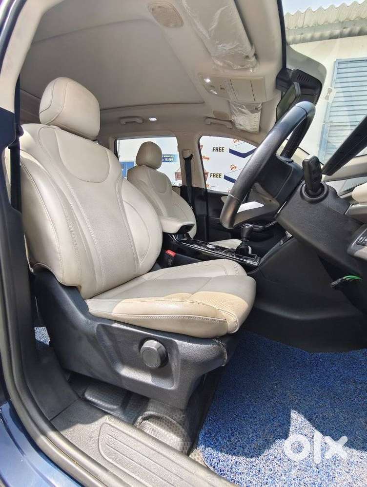 Mahindra Xuv700 Ax7l 6 Str At, 2022, Diesel