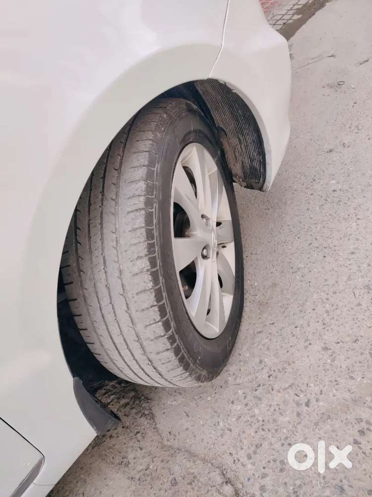 Hyundai Fluidic Verna 2011 Petrol 80000 Km Driven All Alloy Top Model