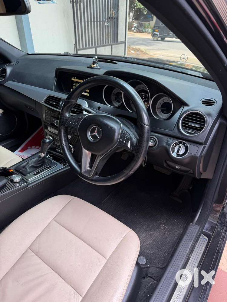 Black Mercedes-benz C Class W204