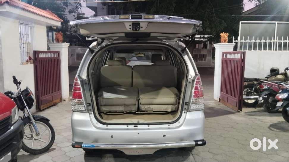 Toyota Innova 2004-2011 2.5 V Diesel 8-seater, 2011, Diesel