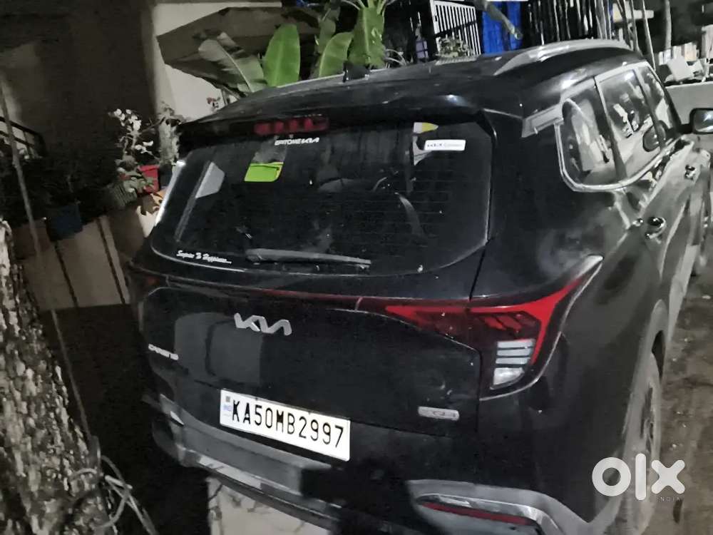 6 Seater Kia Carens