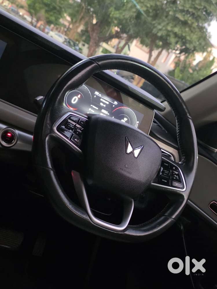 Mahindra Xuv700 2.2 Ax 7 Diesel At Luxury Pack Str, 2023, Petrol