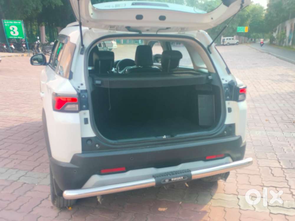 Maruti Suzuki Brezza 1.5 Zxi At Smart Hybrid, 2022, Petrol