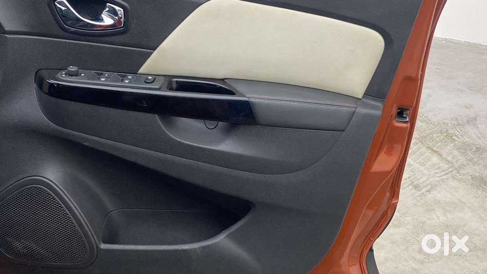 Renault Captur Platine Dual Tone Petrol, 2019, Petrol