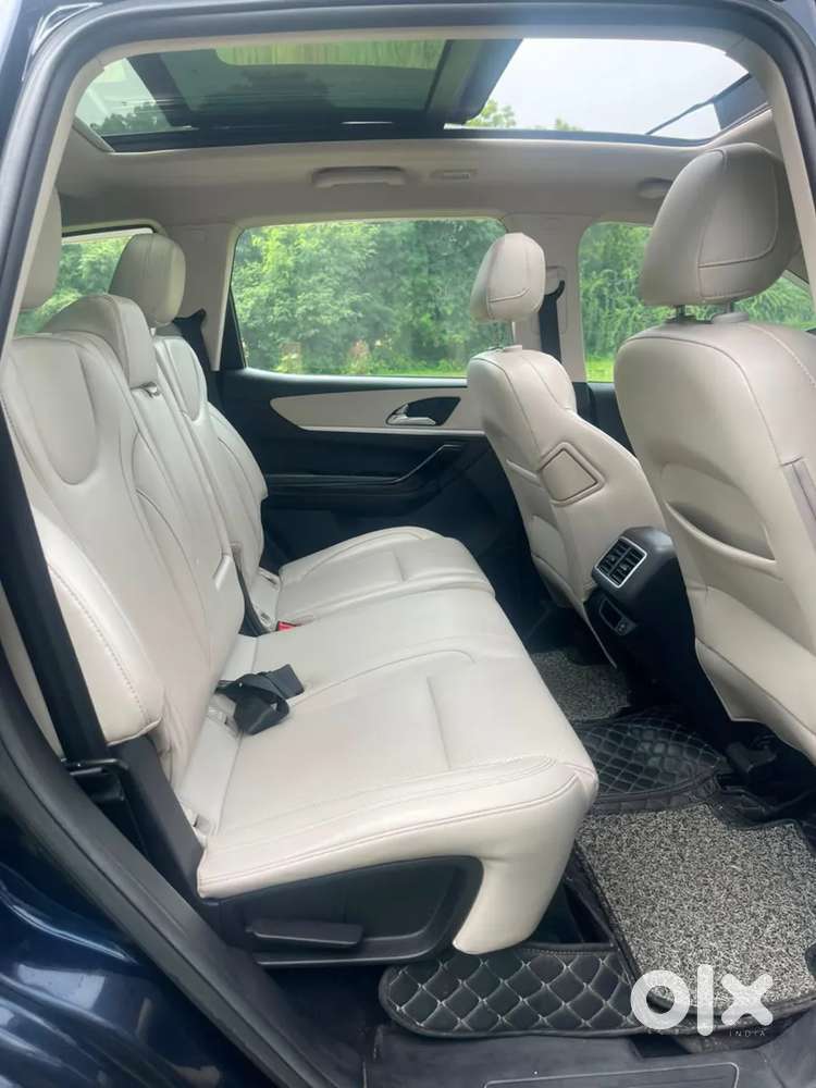 Mahindra Xuv700 2.0 Ax 7 Petrol At Str, 2023, Petrol