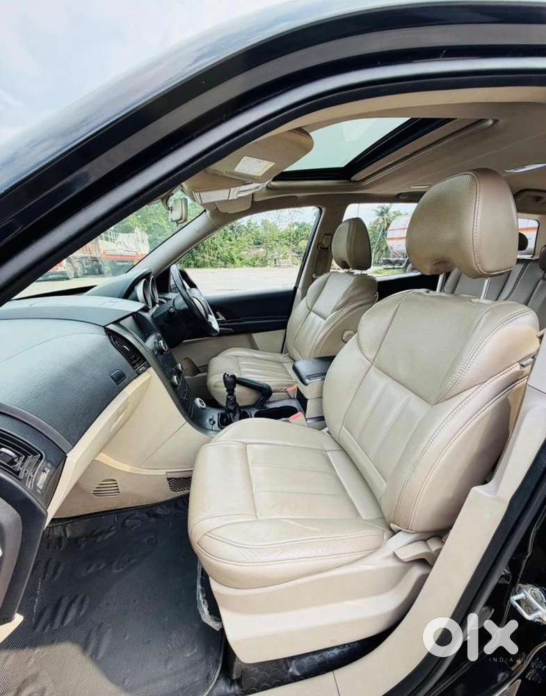Mahindra Xuv500 W10 2017