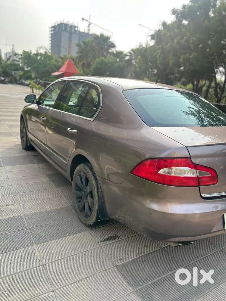 Skoda Superb Elegance 2013 Car