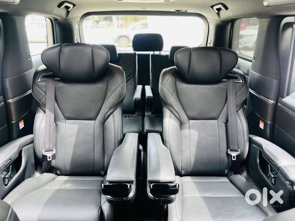 Toyota Vellfire Vip – Executive Lounge, 2025, Petrol