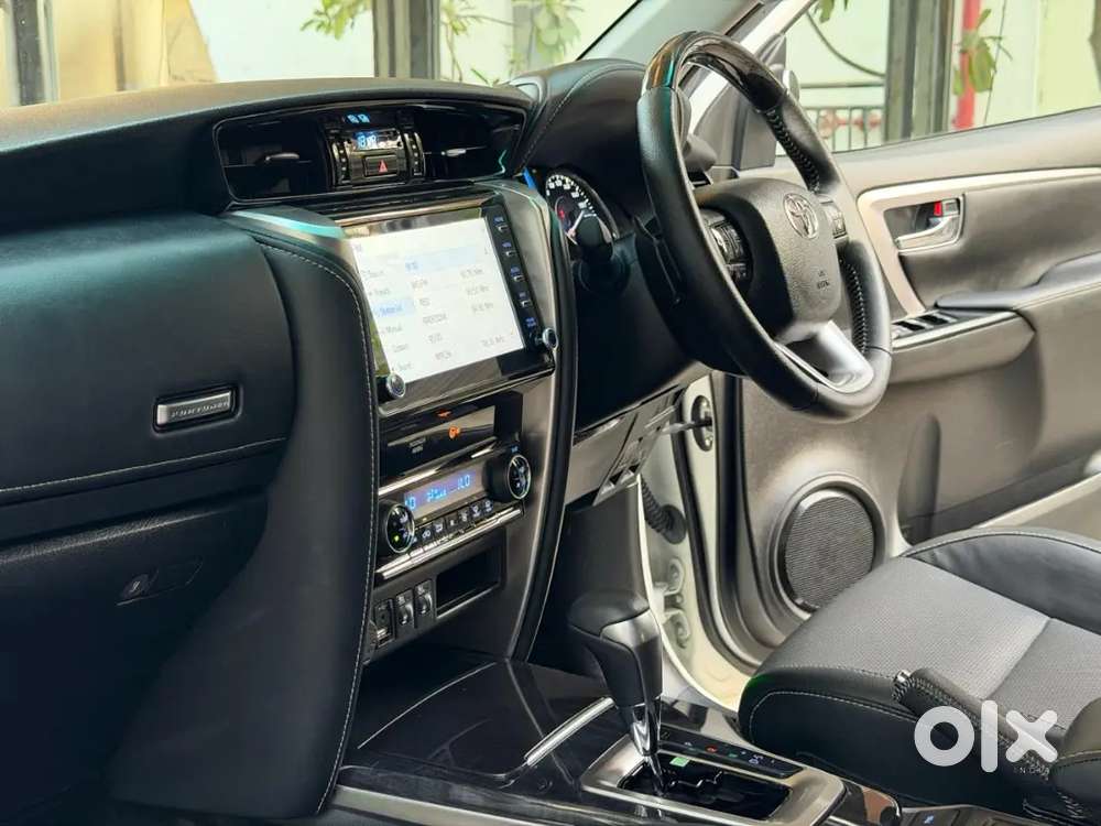 Toyota Fortuner Petrol At