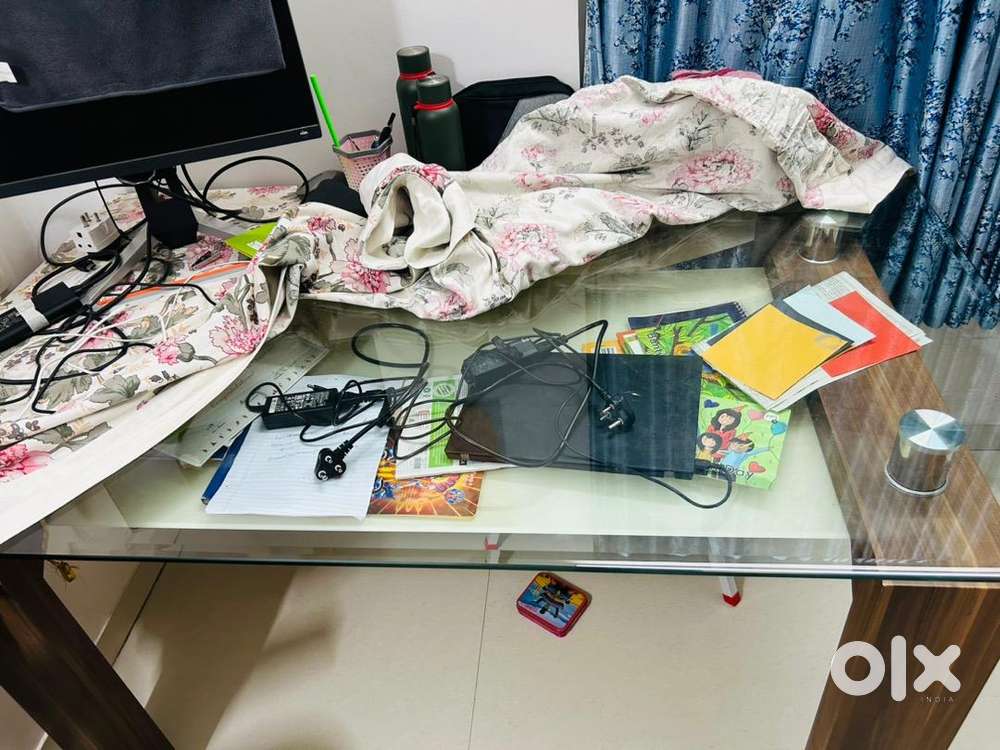 Glass Top 6 Seater Dining Table Without Chair in India, Free