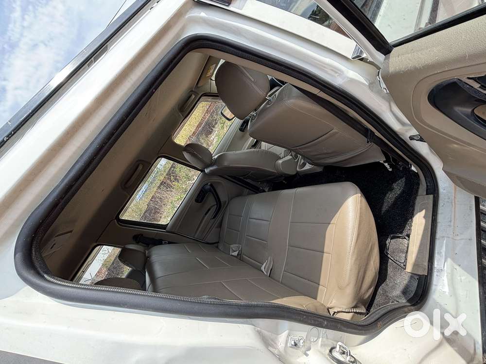 Mahindra Bolero Neo N8, 2023, Petrol